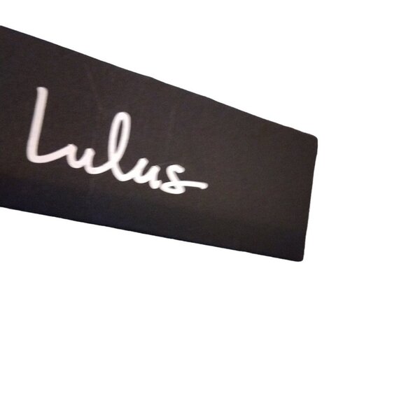 Lulus Romper Women's XS Short Sleeve Shorts Romper Elastic Waist V-Neck New - Picture 6 of 7